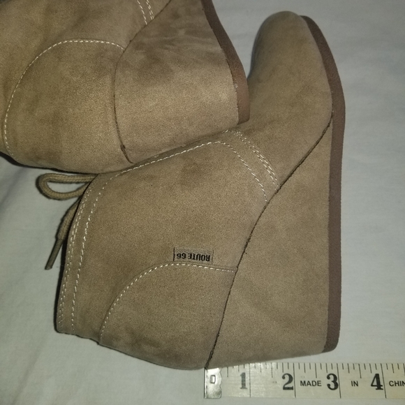 NWOT ROUTE 66 WOMENS EMERSON TAUPE WEDGE BOOTIES - Picture 9 of 10